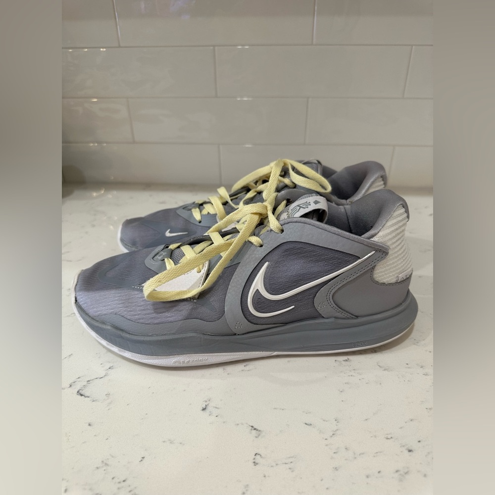 Nike KYRIE LOW 5 EP Sneakers Shoes size 10.5 basketball shoes tennis shoes